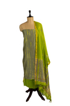 Pravisha suit