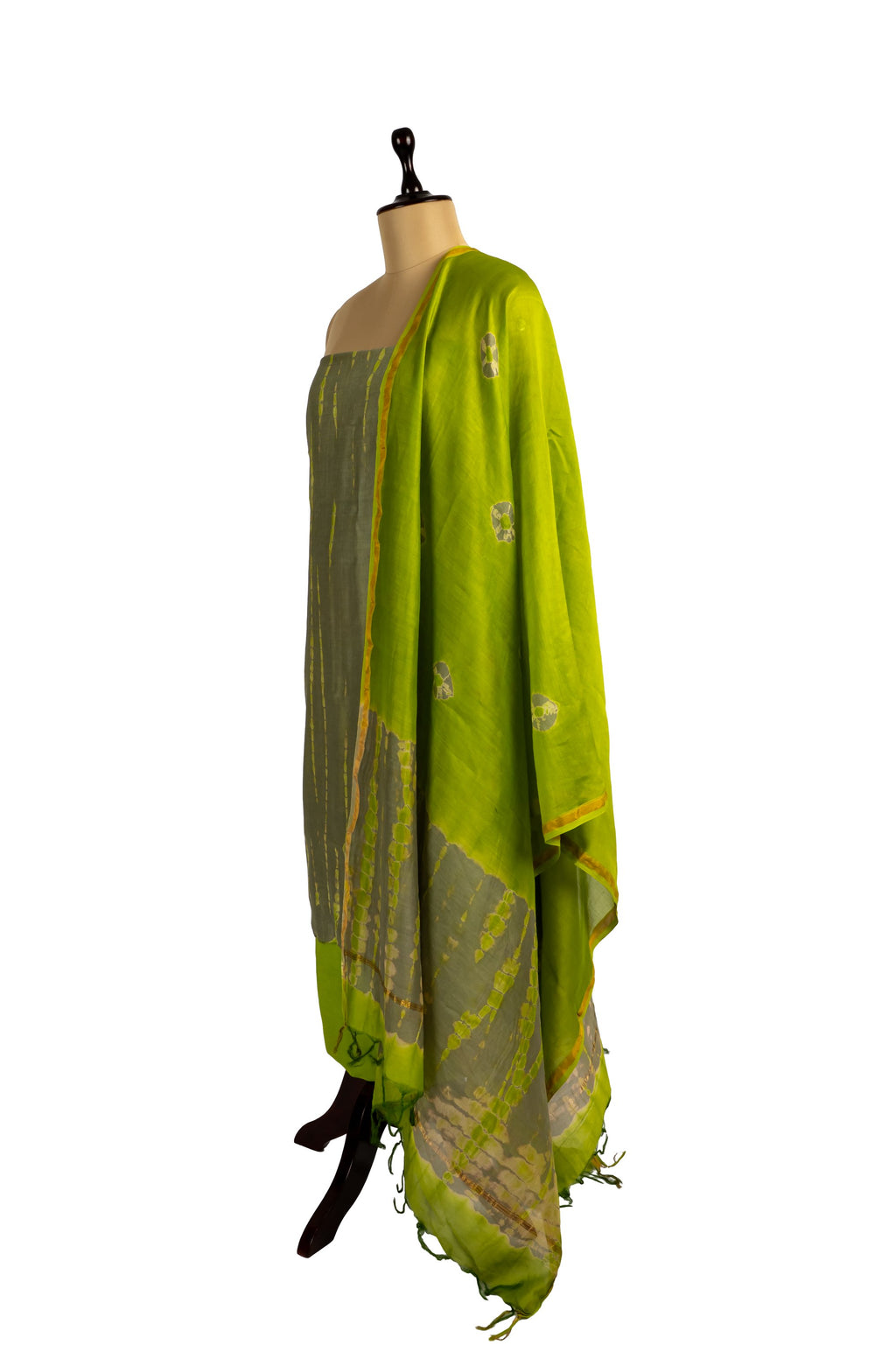 Pravisha suit