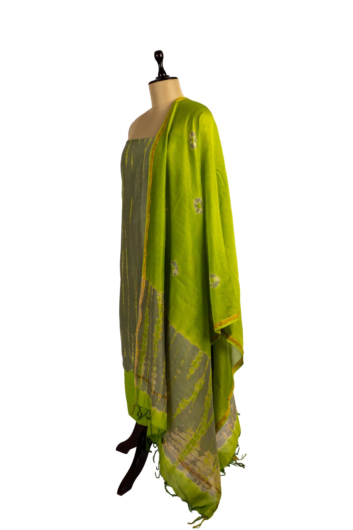 Pravisha suit