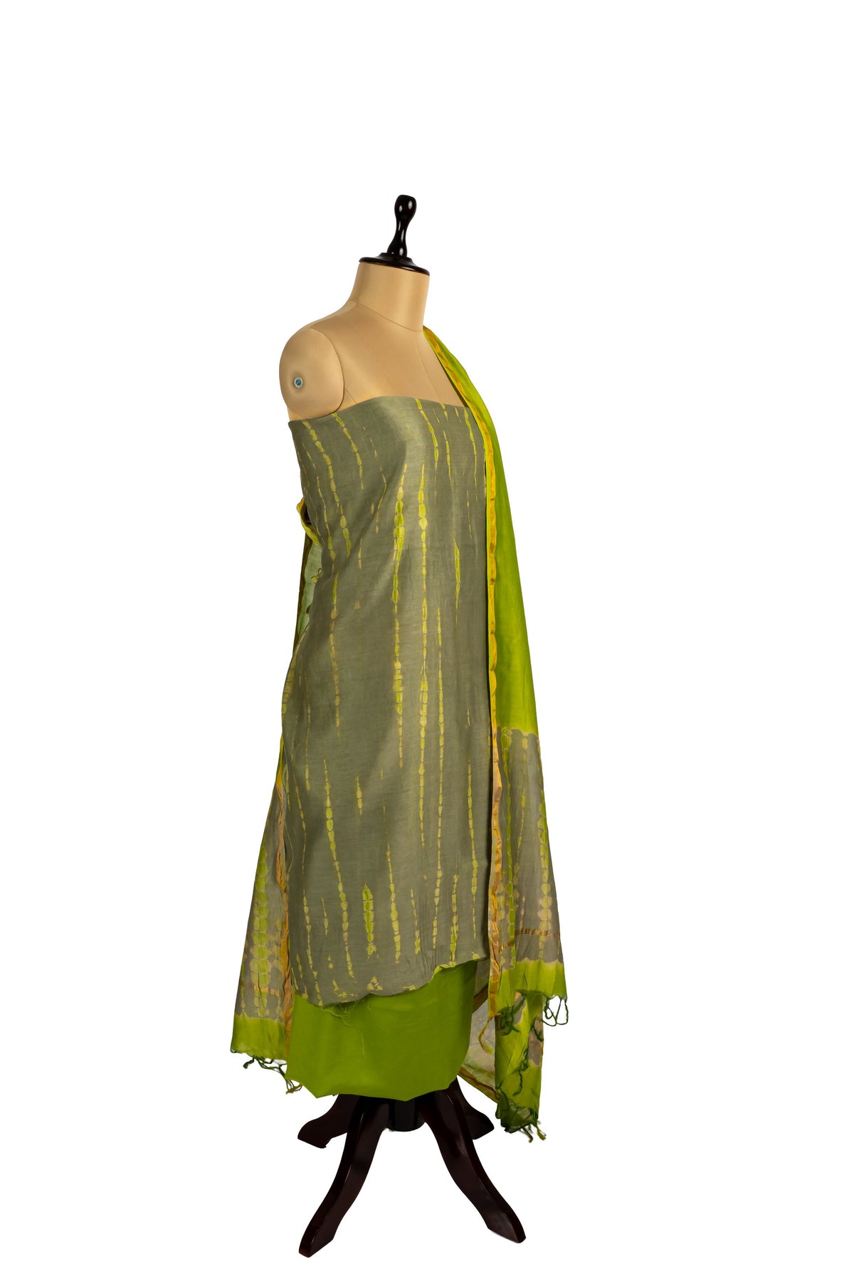 Pravisha suit